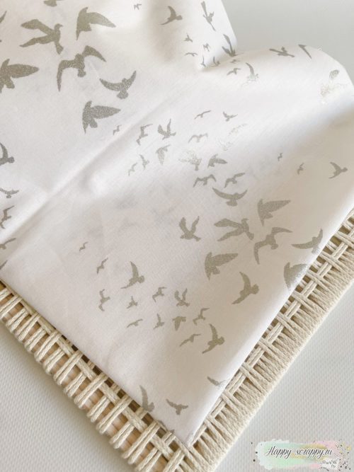 Ткань серебряные птицы на белом